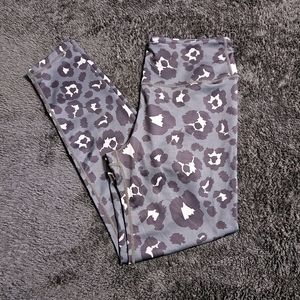 Yelete Active Gray Purple Leopard Athletic Leggings Sz L